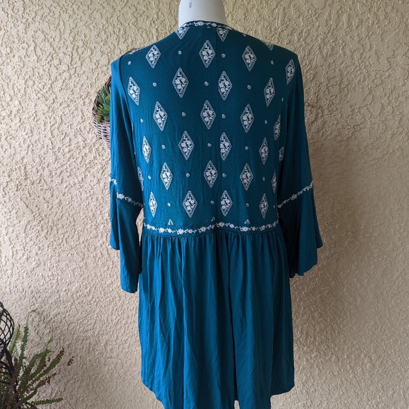 Torrid super soft embroidered baby doll bell sleeve high low size 3 aqua - Picture 7 of 8